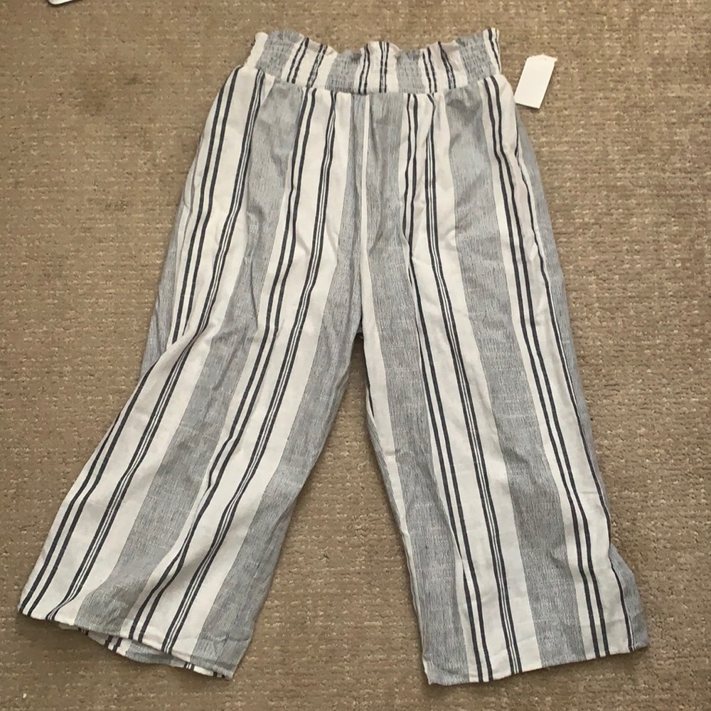 Cute linen capris with elastic waist